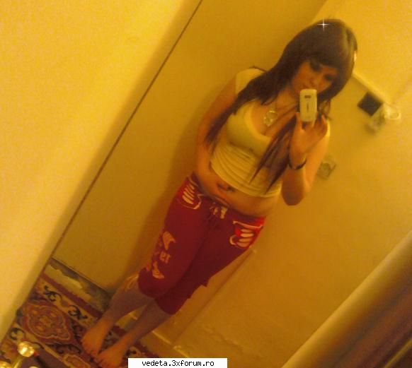 hellow voi!
i'm kim
am 13 din o mar efana tokio disney stars imi plac miley selena demi si taylor(l